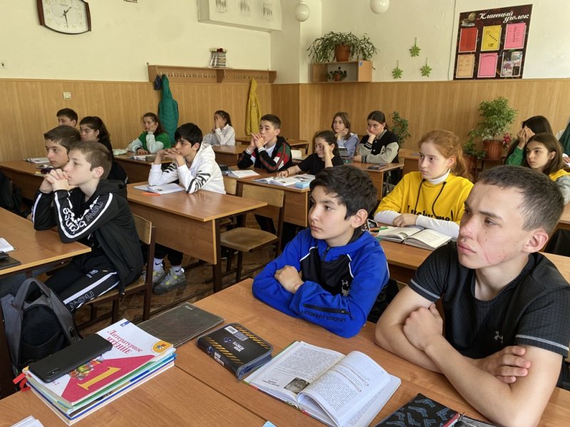 Руководитель районной Госавтоинспекции и общественники провели инструктажи безопасности для школьников и кадетов Кабардино-Балкарии