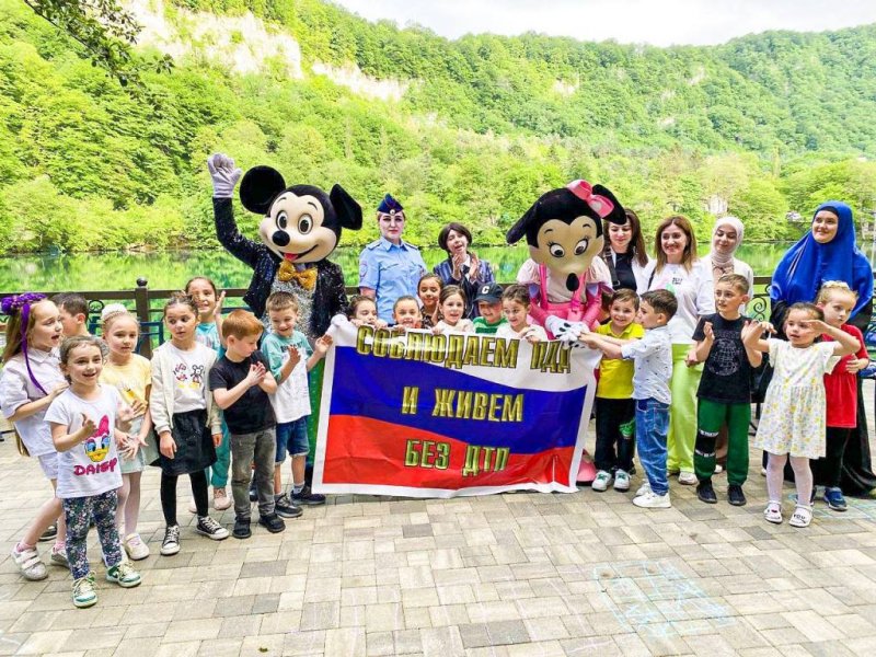 Автоинспекторы и общественники Кабардино-Балкарии приняли участие в торжественном мероприятии в детском саду