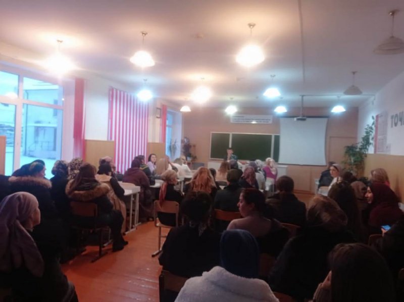 Автоинспекторы Кабардино-Балкарии приняли участие в общешкольном родительском собрании